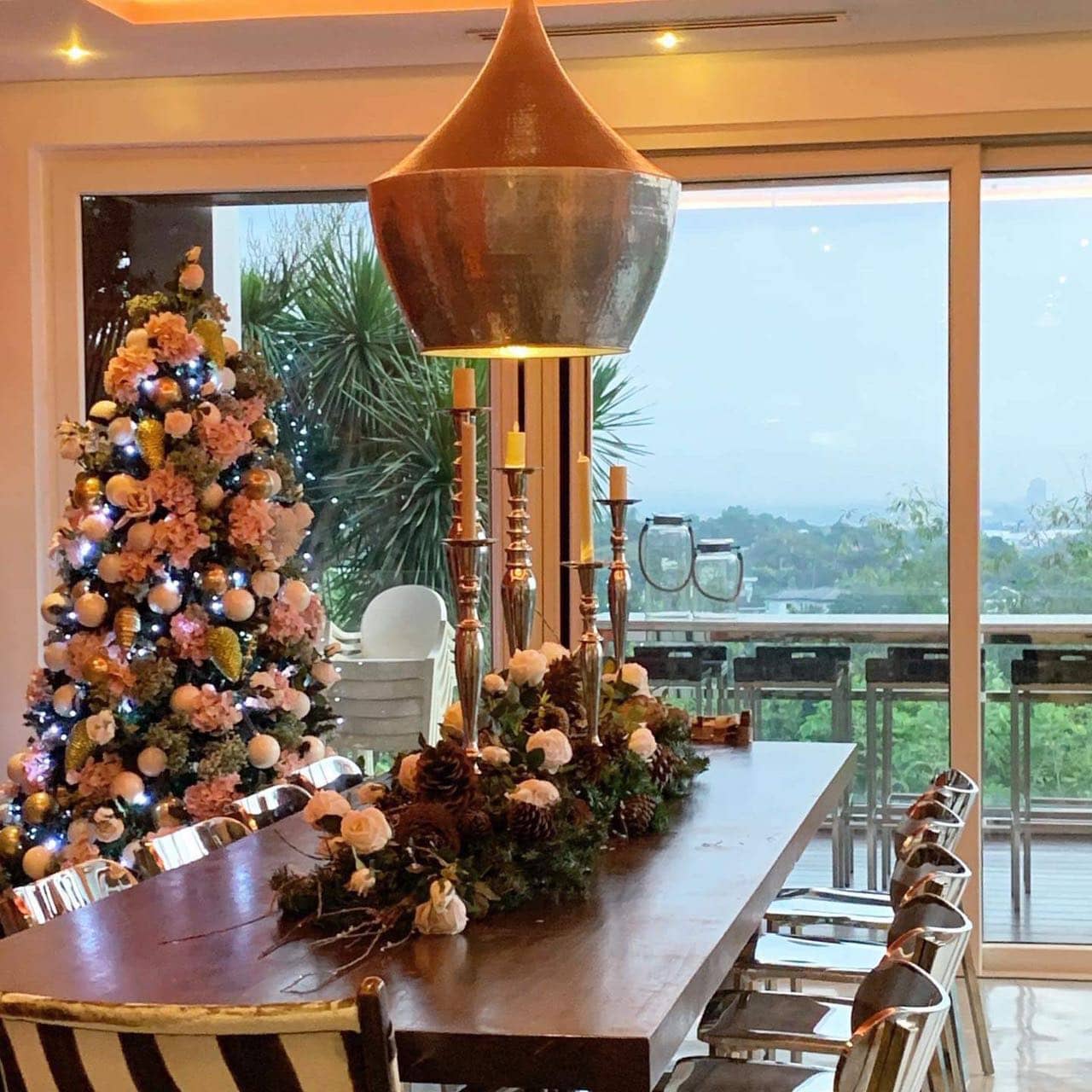 The Alcacids' dining table is decked out in Christmas decor of a pastel theme, designed by interior stylist, Badang Rueda. The Alcacids' dining table is decked out in Christmas decor of a pastel theme, designed by interior stylist, Badang Rueda.